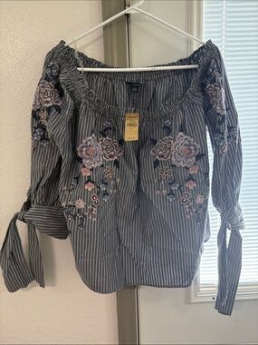 AE striped embroidered blouse NWT 🌺